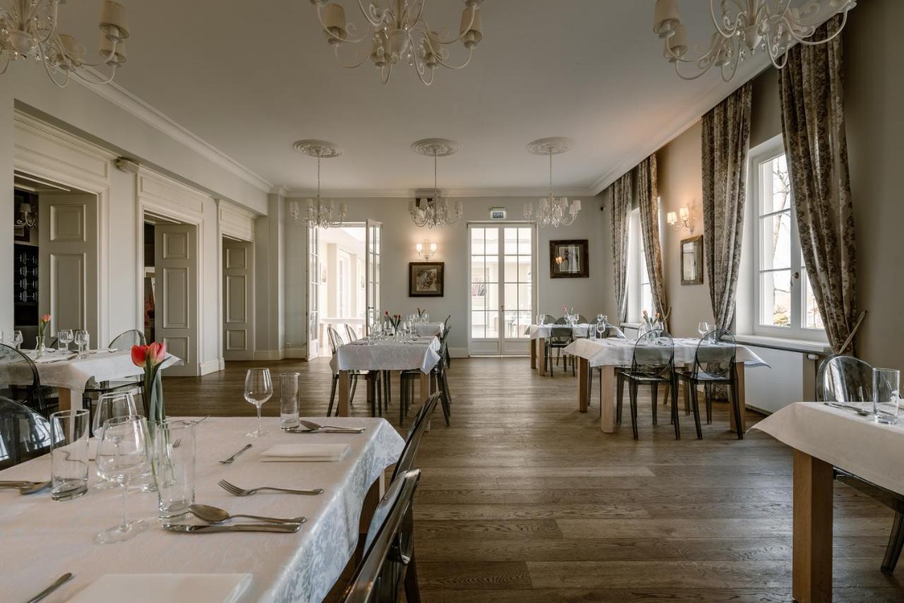 Hotel Przy Dworze Лесьна-Подляска Экстерьер фото