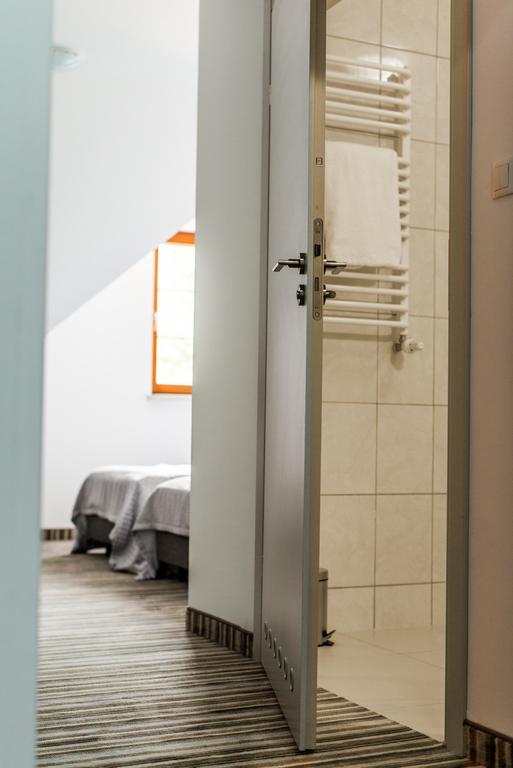 Hotel Przy Dworze Лесьна-Подляска Экстерьер фото